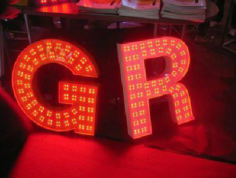 黄陵LED发光字常见的安装误区。